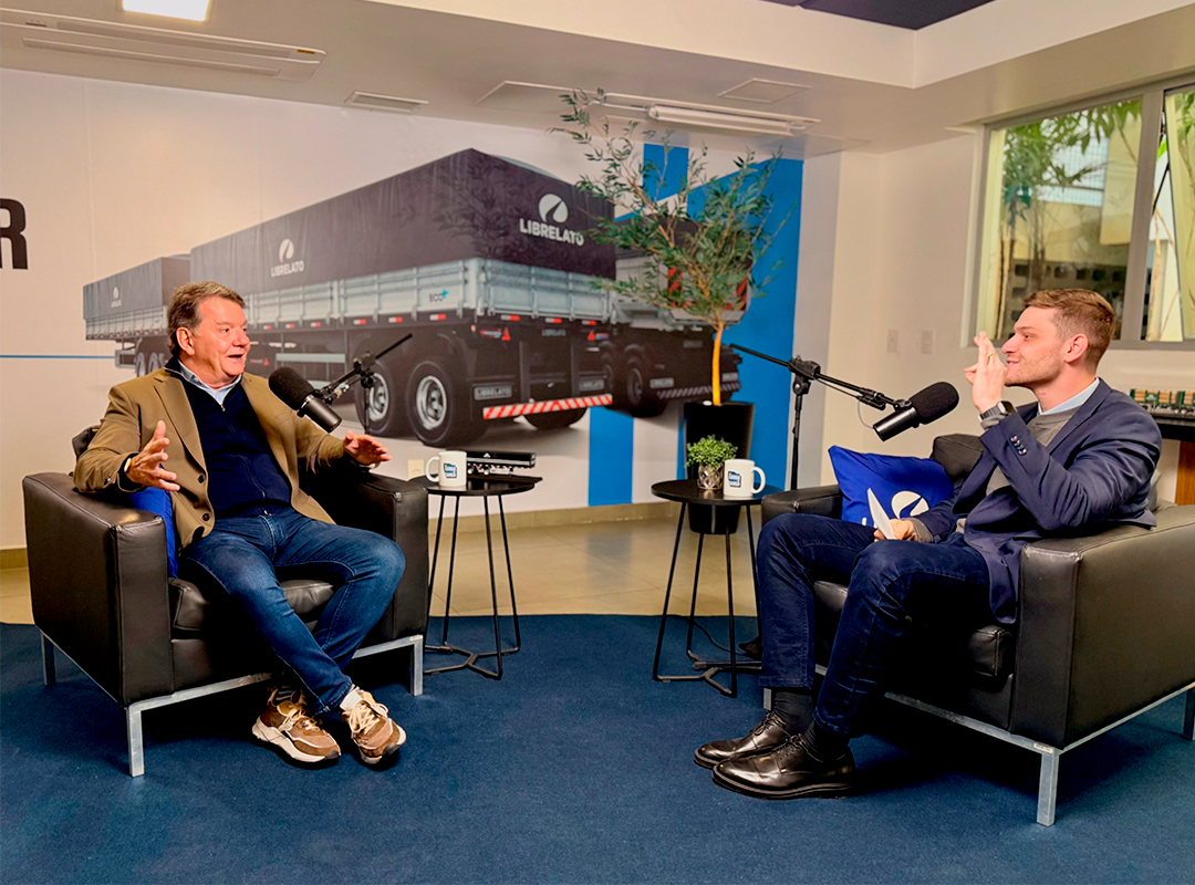 João Librelato e Roberto Leoncini debatem mercado de caminhões e futuro do transporte no podcast “De Carga em Carga”